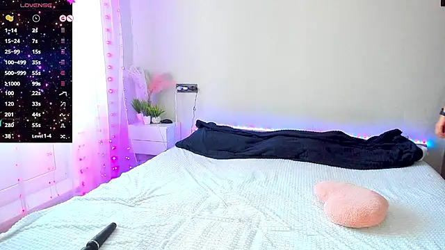 Snapshot of viki_love77 chatting on 01/06/25, 04:58 viki love77 online show from 01/06/25, 04:58