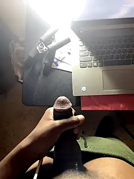 Snapshot of lucky_dicks143 chatting on 10/08/25, 04:54 lucky dicks143 online show from 10/08/25, 04:54