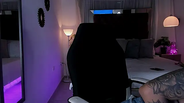 pamela reyes  online show from 12/27/24, 08:07