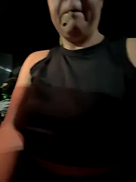 Snapshot of Blueskiiis3 chatting on 10/18/25, 07:09 Blueskiiis3 online show from 10/18/25, 07:09