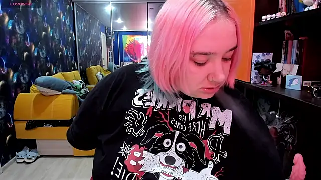 Softie Sofy online show from 04/18/26, 02:15