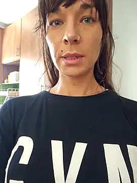 Snapshot of TassiTyne chatting on 11/21/25, 10:47 TassiTyne online show from 11/21/25, 10:47