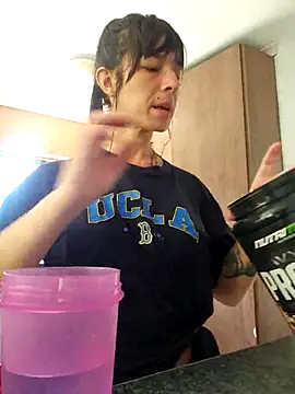 Snapshot of TassiTyne chatting on 11/24/25, 10:15 TassiTyne online show from 11/24/25, 10:15