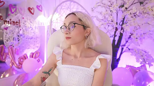 Snapshot of DalahiaRush chatting on 02/14/25, 11:31 DalahiaRush online show from 02/14/25, 11:31