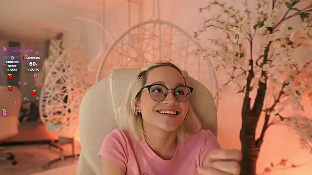 Snapshot of DalahiaRush chatting on 02/21/25, 05:42 DalahiaRush online show from 02/21/25, 05:42