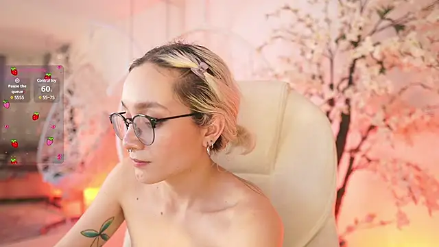 Snapshot of DalahiaRush chatting on 03/01/25, 05:49 DalahiaRush online show from 03/01/25, 05:49