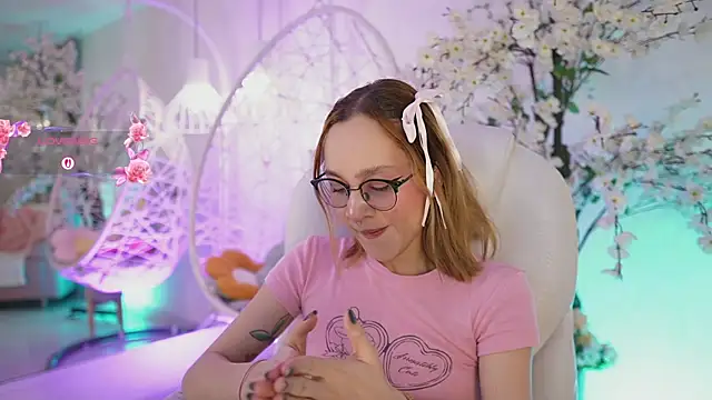 Snapshot of DalahiaRush chatting on 09/17/25, 07:04 DalahiaRush online show from 09/17/25, 07:04