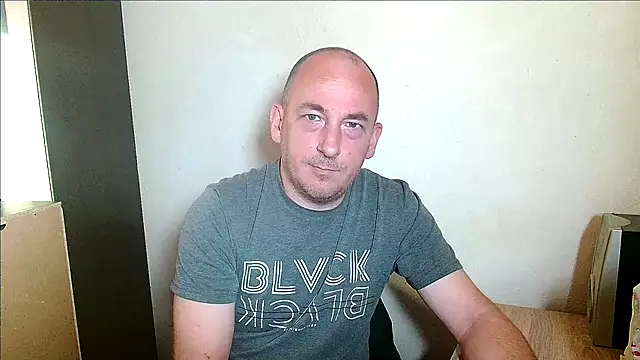 Snapshot of Johan___Barker chatting on 04/24/26, 08:28 Johan Barker online show from 04/24/26, 08:28