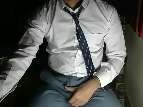 aloneboy1996 online show from 12/18/25, 06:14