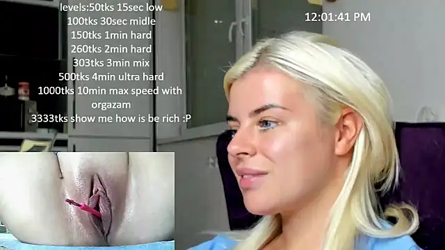 Snapshot of queenofthenighttt chatting on 10/31/25, 11:00 queenofthenighttt online show from 10/31/25, 11:00