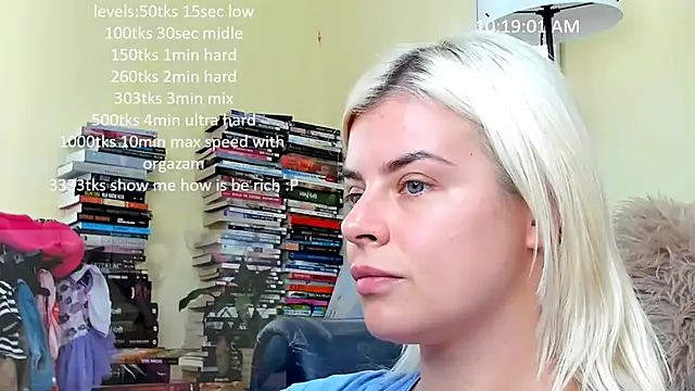 Snapshot of queenofthenighttt chatting on 11/19/25, 09:20 queenofthenighttt online show from 11/19/25, 09:20