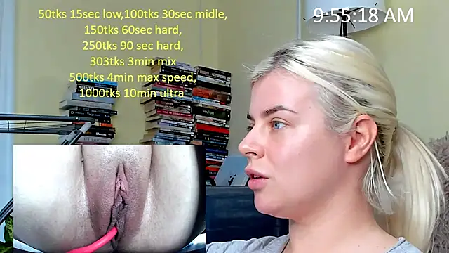 Snapshot of queenofthenighttt chatting on 12/21/25, 08:54 queenofthenighttt online show from 12/21/25, 08:54