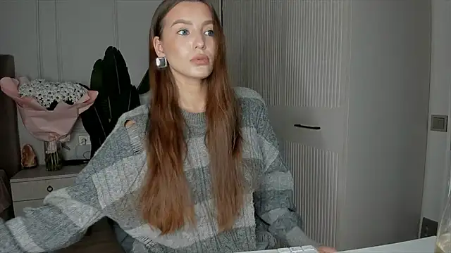 Snapshot of xx_leila chatting on 11/12/25, 10:48 xx leila online show from 11/12/25, 10:48