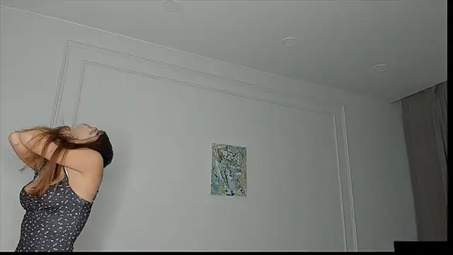 Snapshot of xx_leila chatting on 12/04/25, 10:35 xx leila online show from 12/04/25, 10:35