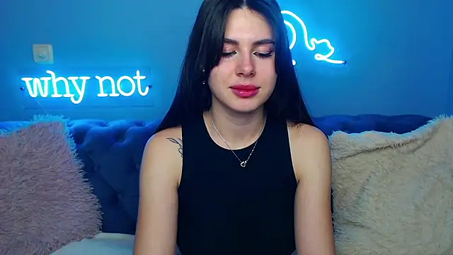 Snapshot of ViollinaLove chatting on 02/14/25, 11:53 ViollinaLove online show from 02/14/25, 11:53