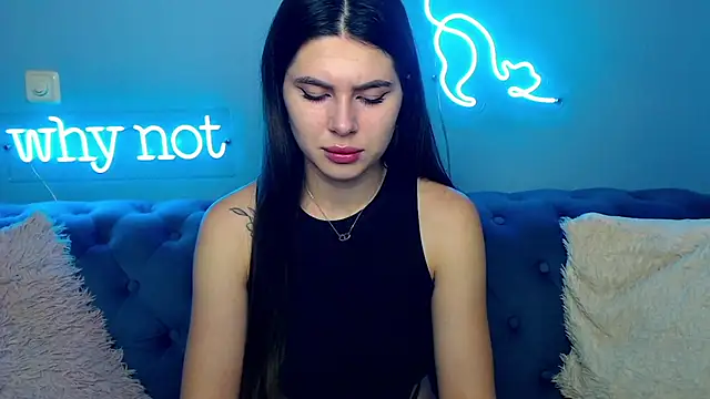 Snapshot of ViollinaLove chatting on 10/13/25, 04:45 ViollinaLove online show from 10/13/25, 04:45