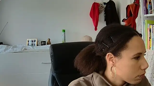 Snapshot of AaliyahHarris chatting on 03/20/25, 12:53 AaliyahHarris online show from 03/20/25, 12:53