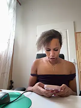 Snapshot of AaliyahHarris chatting on 10/07/25, 12:57 AaliyahHarris online show from 10/07/25, 12:57