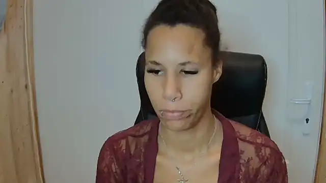 Snapshot of AaliyahHarris chatting on 10/11/25, 08:29 AaliyahHarris online show from 10/11/25, 08:29