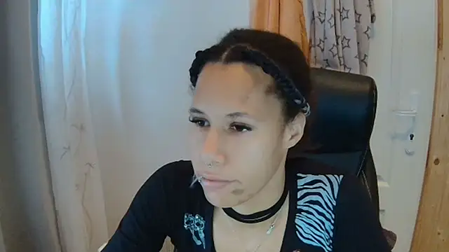 Snapshot of AaliyahHarris chatting on 11/06/25, 12:39 AaliyahHarris online show from 11/06/25, 12:39