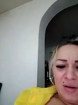 Snapshot of Ruxy42ETT chatting on 02/17/25, 05:25 Ruxy42ETT online show from 02/17/25, 05:25