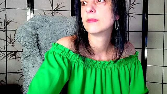 Snapshot of _Sweetlonglips_ chatting on 11/20/25, 06:13 Sweetlonglips online show from 11/20/25, 06:13