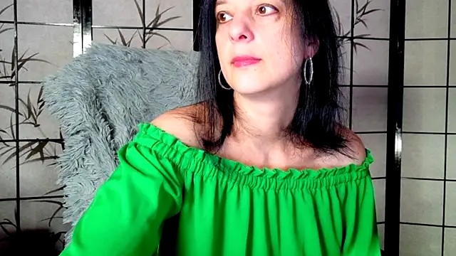 Snapshot of _Sweetlonglips_ chatting on 11/24/25, 06:57 Sweetlonglips online show from 11/24/25, 06:57