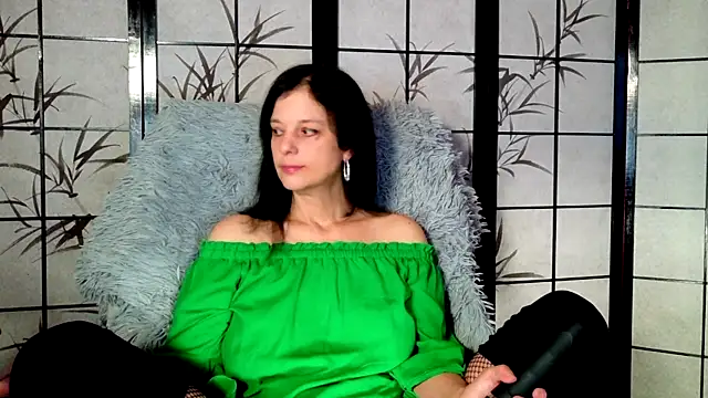 Snapshot of _Sweetlonglips_ chatting on 12/15/25, 06:28 Sweetlonglips online show from 12/15/25, 06:28