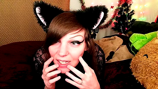 Snapshot of GamerGirlRoxyAndLee chatting on 12/29/24, 04:16 GamerGirlRoxyAndLee online show from 12/29/24, 04:16