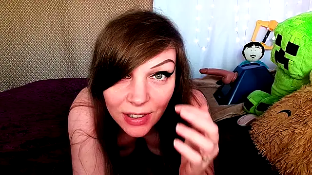 Snapshot of GamerGirlRoxyAndLee chatting on 01/18/25, 10:06 GamerGirlRoxyAndLee online show from 01/18/25, 10:06