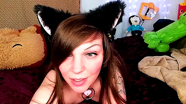 Snapshot of GamerGirlRoxyAndLee chatting on 01/28/25, 01:08 GamerGirlRoxyAndLee online show from 01/28/25, 01:08