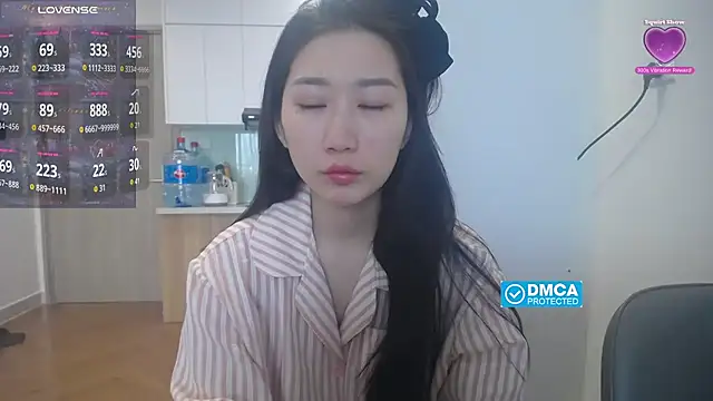 Snapshot of Asiagirll chatting on 12/18/25, 01:11 Asiagirll online show from 12/18/25, 01:11