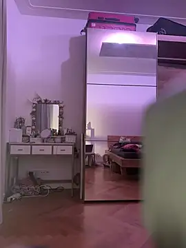 Pia July  online show from 02/05/26, 05:06