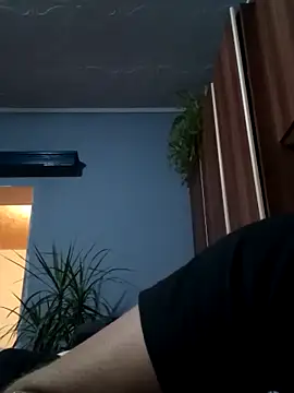 Snapshot of Rolandxxxr chatting on 01/05/25, 02:19 Rolandxxxr online show from 01/05/25, 02:19