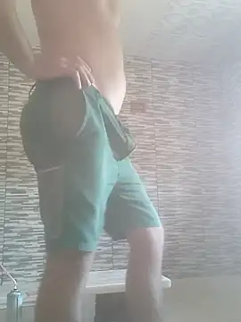 Snapshot of Rolandxxxr chatting on 09/17/25, 11:23 Rolandxxxr online show from 09/17/25, 11:23