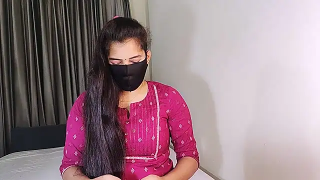 YourLovelyQueen online show from 01/25/25, 04:23