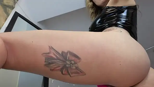 Snapshot of Ana_D chatting on 02/13/25, 12:35 Ana D online show from 02/13/25, 12:35