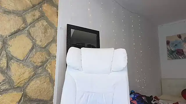 Snapshot of Ana_D chatting on 02/28/25, 01:37 Ana D online show from 02/28/25, 01:37