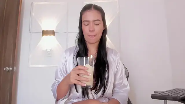 Hanna Risso online show from 03/21/26, 06:11