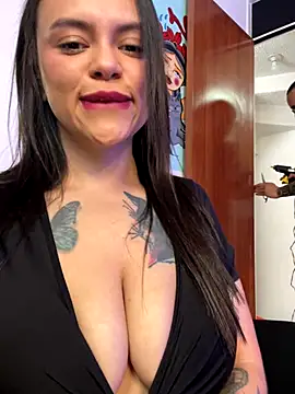 Snapshot of linaresjessyca chatting on 11/13/25, 05:23 linaresjessyca online show from 11/13/25, 05:23