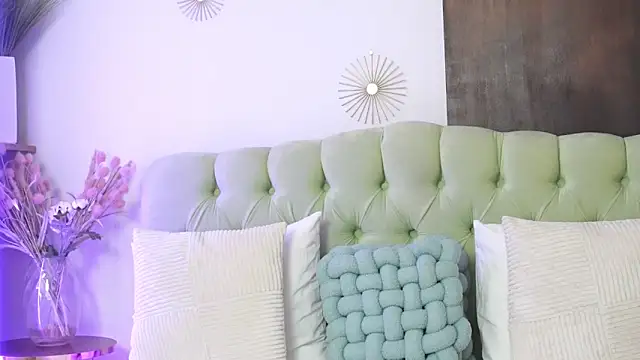 Snapshot of Britney_Lynn chatting on 12/05/25, 04:54 Britney Lynn online show from 12/05/25, 04:54