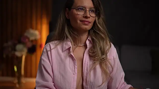 Snapshot of BrandyWhite chatting on 10/27/25, 04:38 BrandyWhite online show from 10/27/25, 04:38