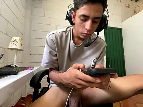 Max TheHorseDick online show from 11/26/25, 03:57