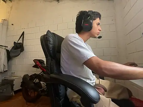 Max TheHorseDick online show from 11/30/25, 04:00