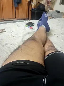 Snapshot of LargishSexiness chatting on 12/21/25, 09:11 LargishSexiness online show from 12/21/25, 09:11