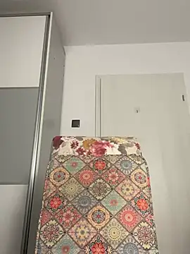 snow flakee online show from 02/16/25, 11:16