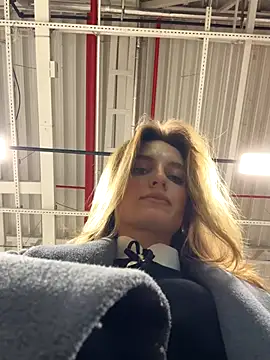 -AngelAri- online show from 10/18/25, 09:04