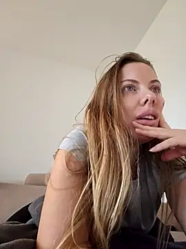 Snapshot of novaforyou1 chatting on 10/27/25, 03:05 novaforyou1 online show from 10/27/25, 03:05