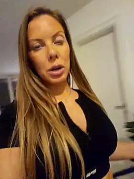 Snapshot of novaforyou1 chatting on 12/16/25, 04:23 novaforyou1 online show from 12/16/25, 04:23