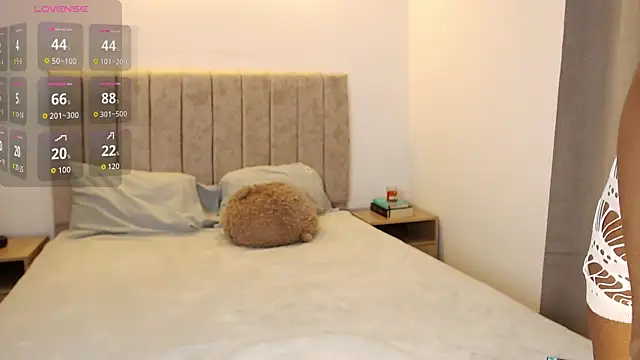 Maya Lewis online show from 10/20/25, 09:37